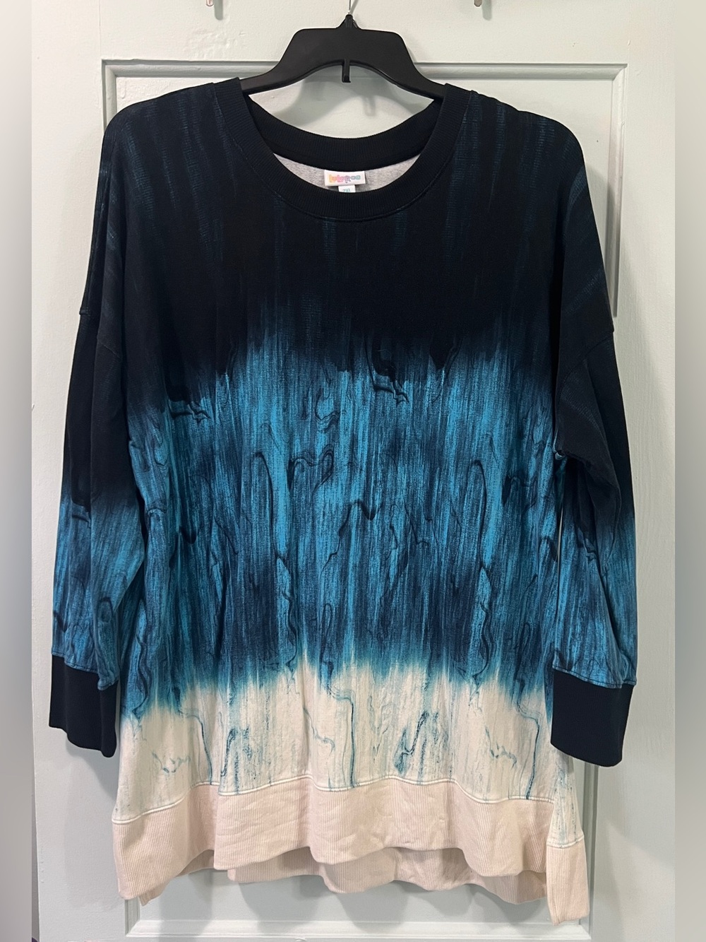 LuLaRoe “Hannah” Crewneck Ombre Sweatshirt in Black, Blue & Cream
